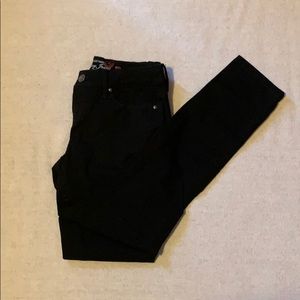 Women’s black skinny jeans
